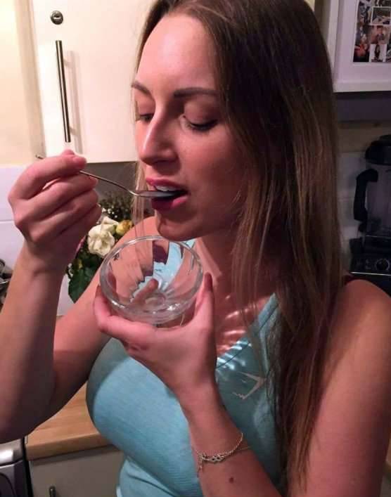 这位素食主义者每天都有好朋友「送来新鲜的精液」