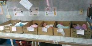 台灣現在的生活可能沒這麼好過，但這個國家的寶寶一出生就只能放到紙箱當保溫床，或許我們更需要學會珍惜啊…