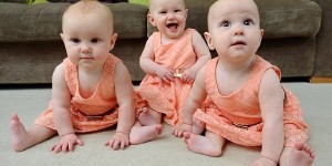 媽媽想出了一個絕妙的方法來辨別三胞胎，這樣以後不會弄錯寶寶了...