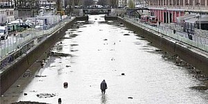 每隔十幾年，巴黎政府就會抽乾並清理運河...發現的東西還真是無奇不有...